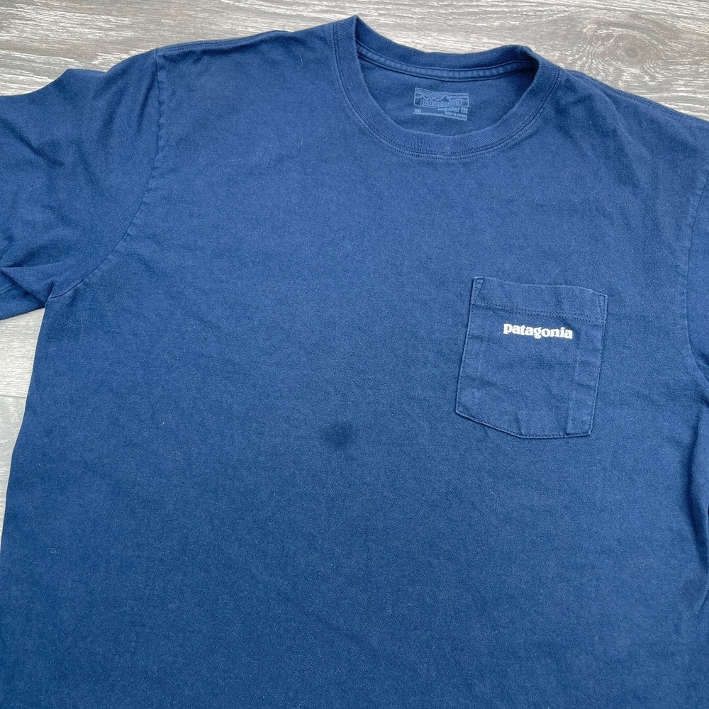 Patagonia Shirt Men Medium Navy Blue Graphic Scenic Mountain Gorpcore Pocket Tee - Picture 3 of 8